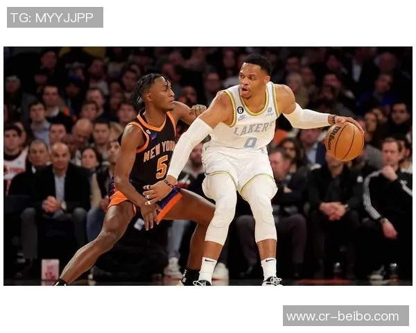 兰德尔带领球队奋勇争先19投12中砍下30分7篮板4助攻1抢断